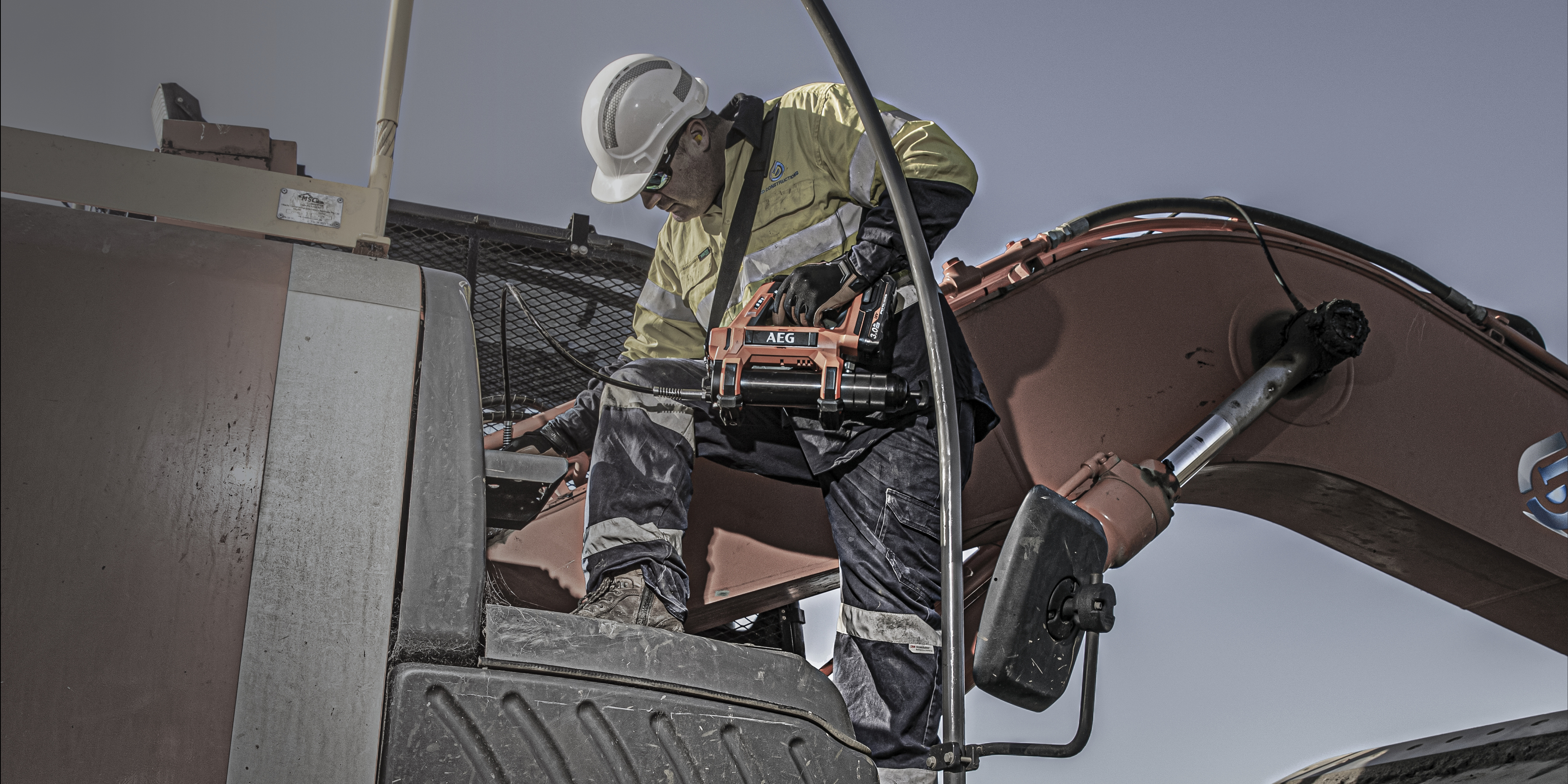 LED SIGHT LIGHT AND SHOULDER STRAP