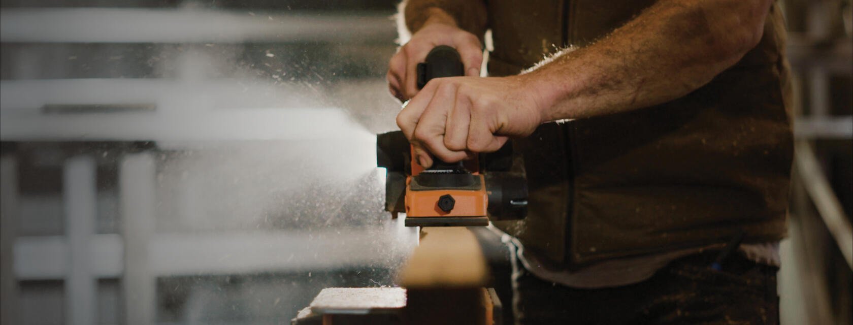 Designed with both right and left handers in mind, you can redirect the chip shavings away from your body with a flick of a switch.