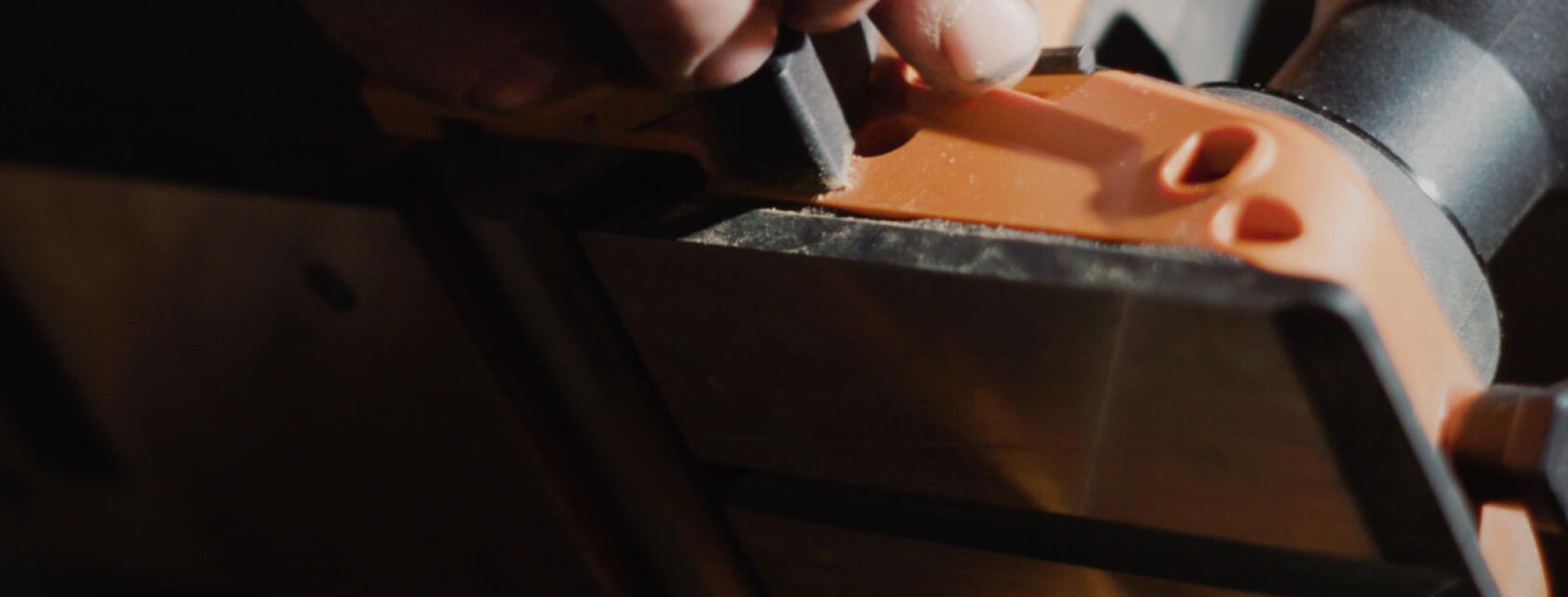 Easy access to the blade wrench, means less down time for blade maintenence.