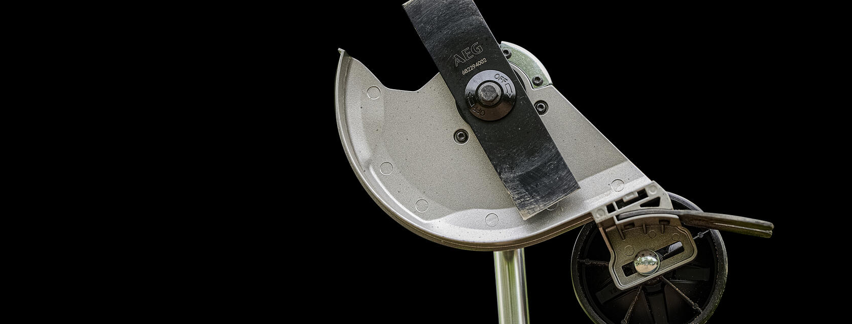 204MM HARDENED STEEL EDGING BLADE